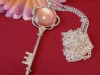 Avainriipus vaaleanpunainen