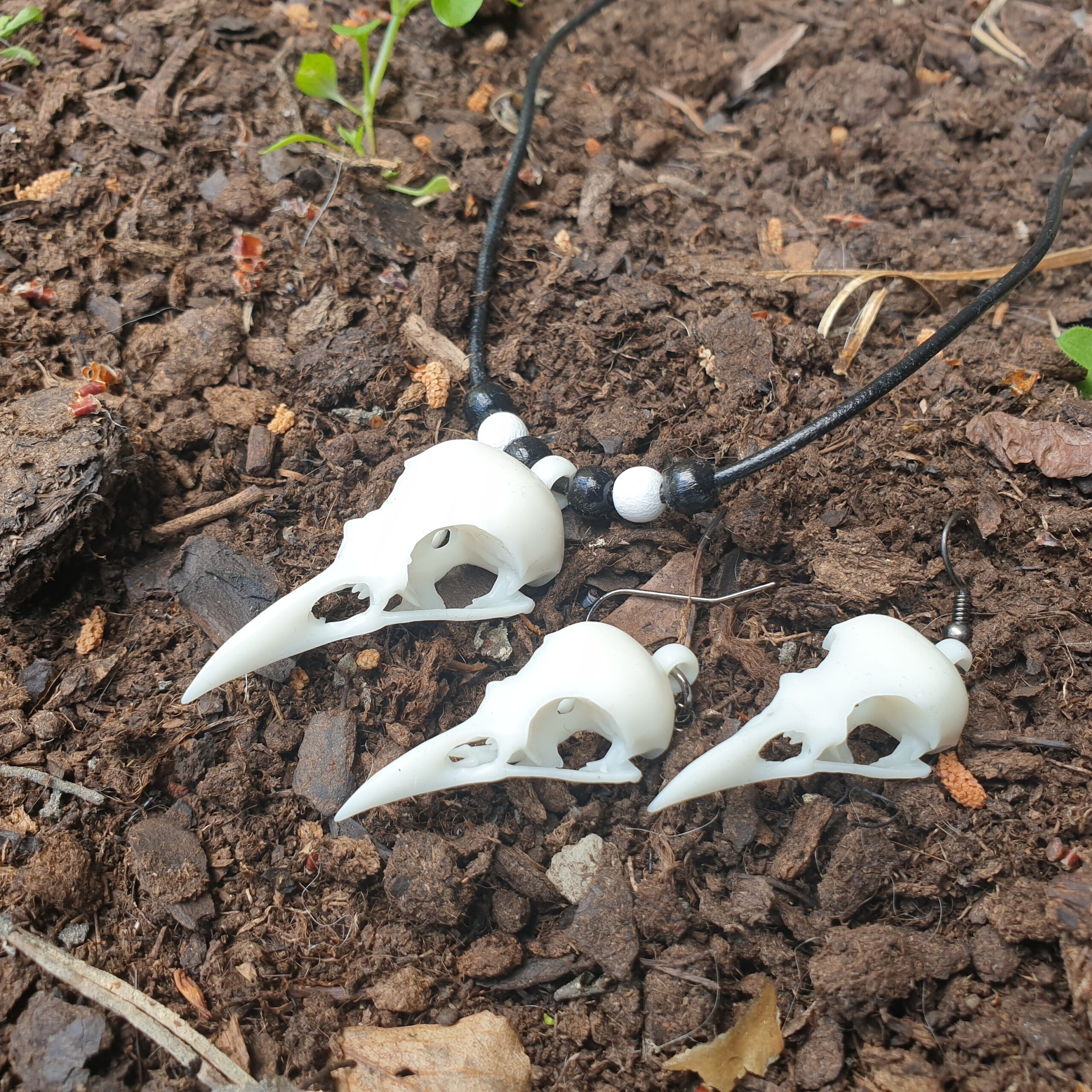 Raven Skull Necklace and Earring- Set White