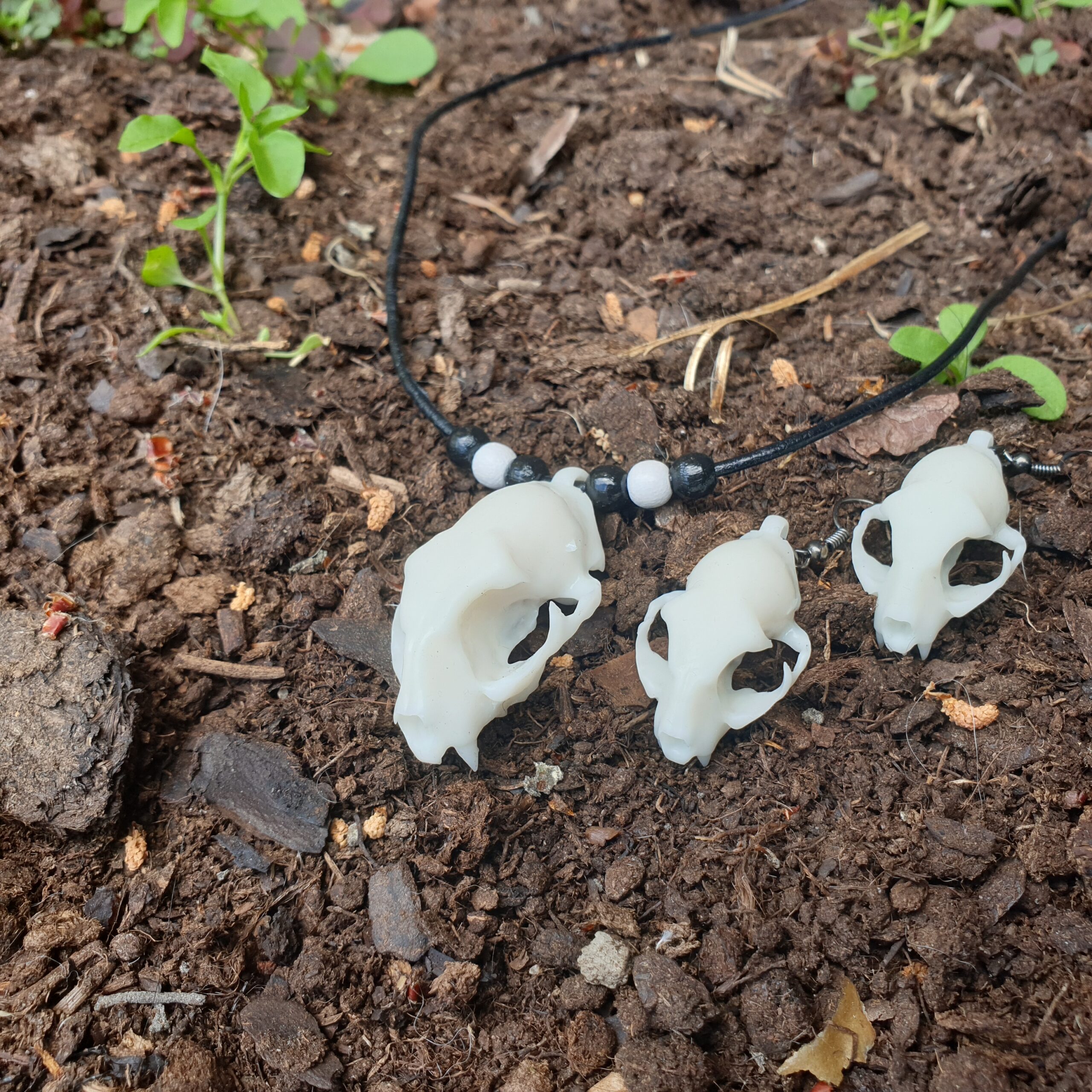 Cat Skull Necklace and Earring-set White