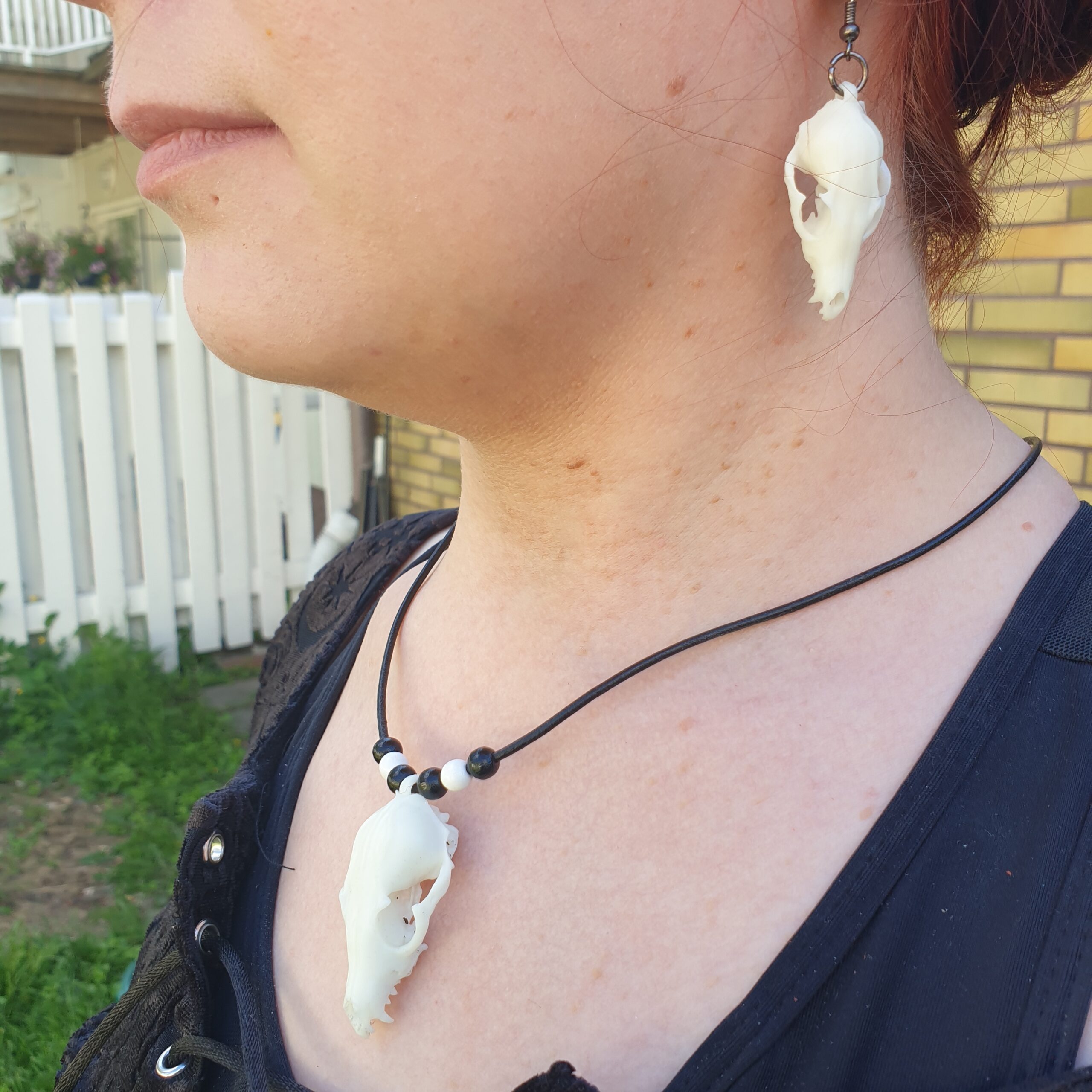Wolf Skull Necklace and Earring-set White - Image 4