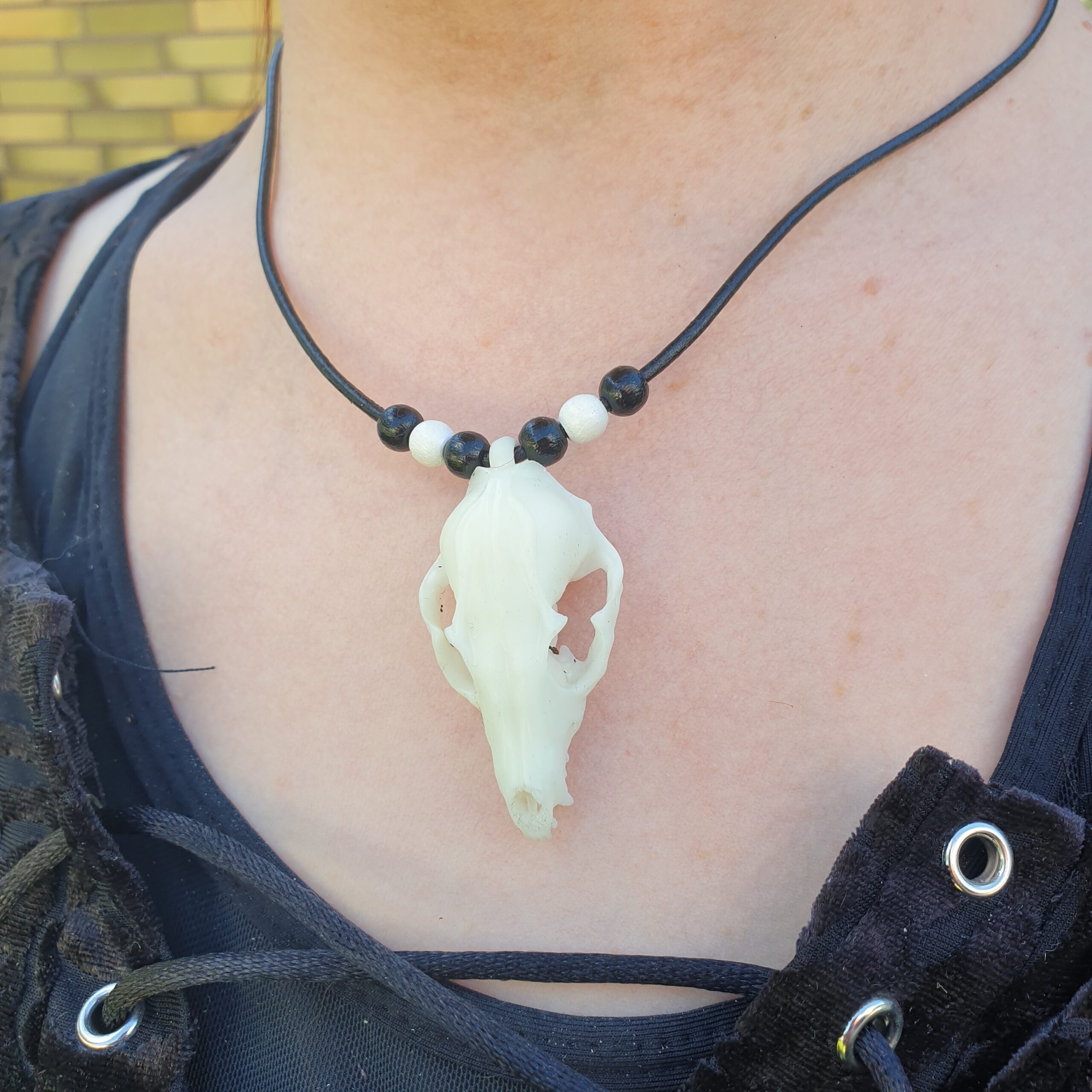 Wolf Skull Necklace and Earring-set White - Image 3