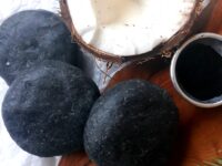 Kiinteä shampoo "Kookos ja hiili"
