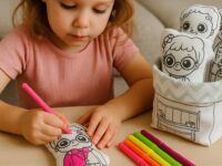 Kit de Pintura em Tecido Lavável – Familia | Washable Fabric Coloring Toy Set