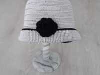 Virkattu naisten hattu